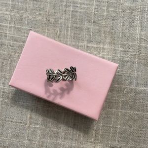 Pandora Laurel Wreath Leaf Ring